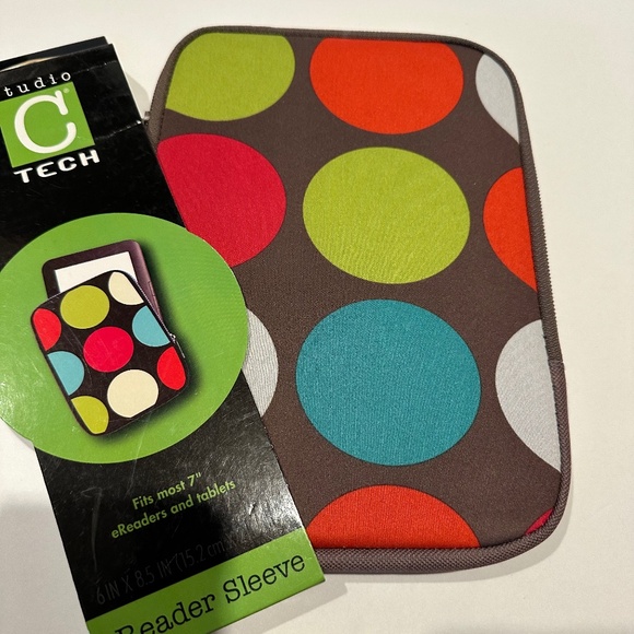 Studio C eReader Sleeve. New. - Picture 3 of 3